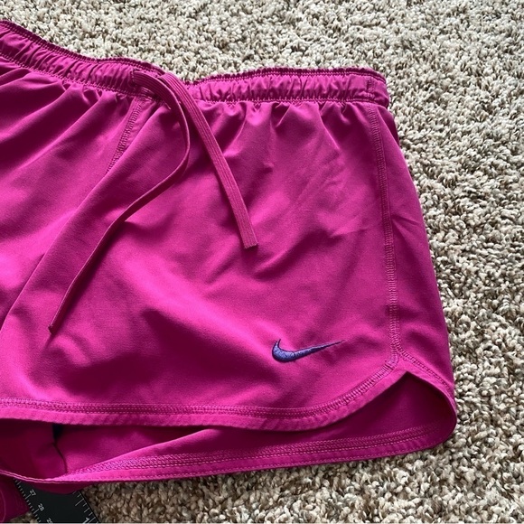 Nike Dri-Fit Pink Magenta 4” Inseam Shorts in Sz Small w/ Pulls - Picture 4 of 10